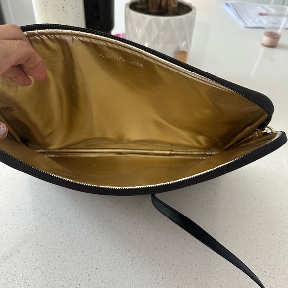 Michael Kors laptop sleeve with shoulder strap - Picture 3 of 4